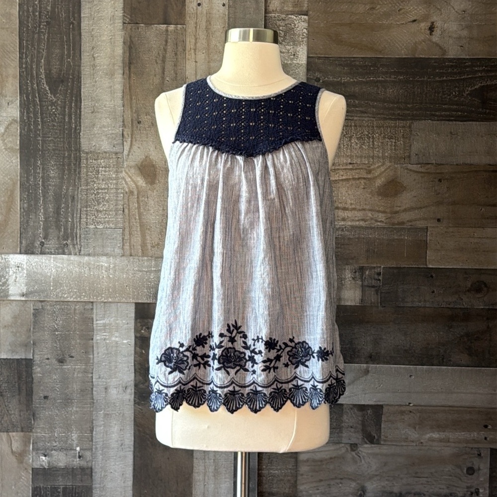 Liz Lange Maternity top XSmall elegant floral lace pregnancy summer vacation - Picture 7 of 12